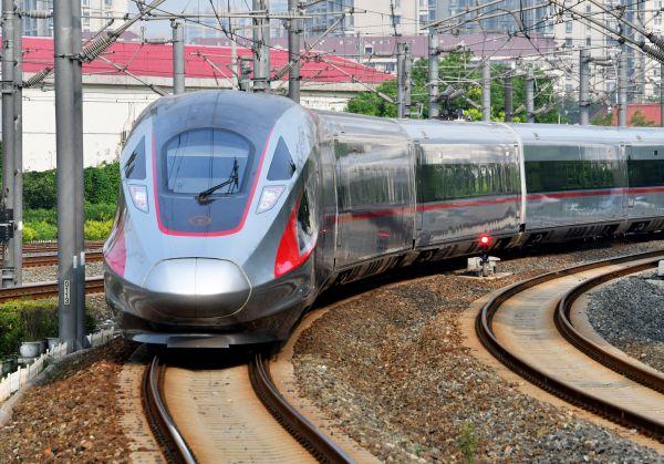外媒惊叹中国高铁全速前进：中国称第二 没人敢说第一
